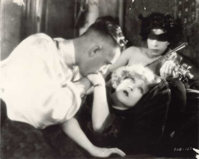 Szenenfoto aus dem Film 'La veuve joyeuse'
