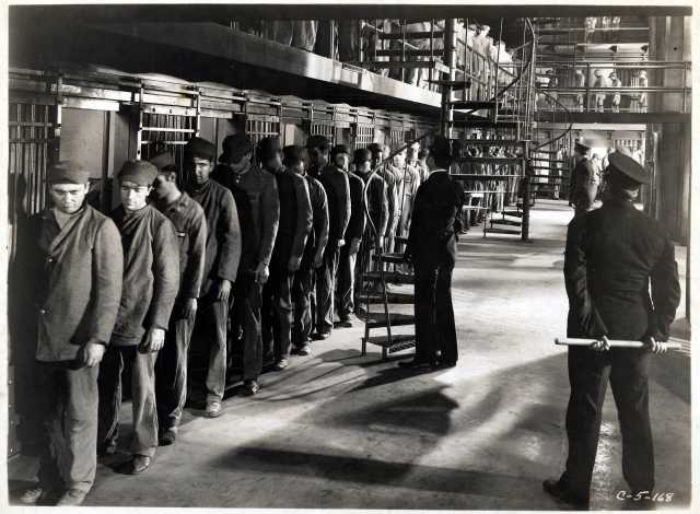 Szenenfoto aus dem Film 'The criminal code' © Columbia Pictures Corporation, 