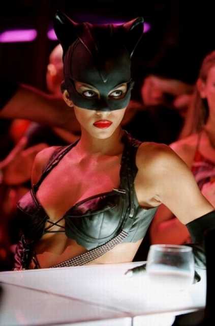 Szenenfoto aus dem Film 'Catwoman' © Warner Bros., 