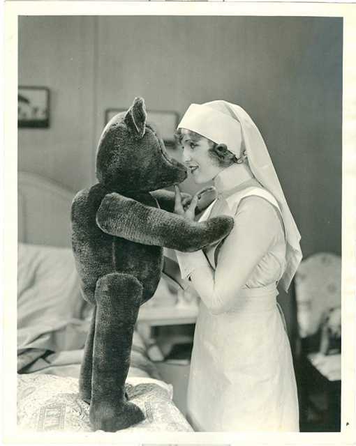 Szenenfoto aus dem Film 'Nurse Marjorie' © Realart Pictures Corporation, Realart Pictures Corporation, 