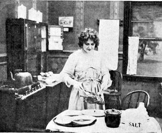 Szenenfoto aus dem Film 'The Girl Who Can Cook' © Mutual Film, Mutual Film, 