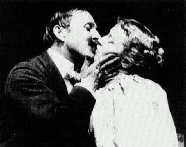 Szenenfoto aus dem Film 'The Kiss' © New York World, Edison Manufacturing Company, 