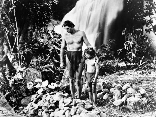 Szenenfoto aus dem Film 'Tarzan finds a son'